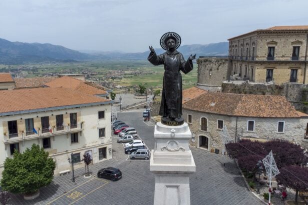 Teggiano, obelisco San Cono