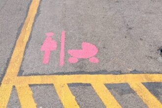 Camerota, stalli rosa