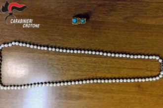 Carabinieri Crotone, refurtiva