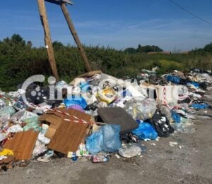 Eboli, discarica abusiva