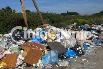 Eboli, discarica abusiva