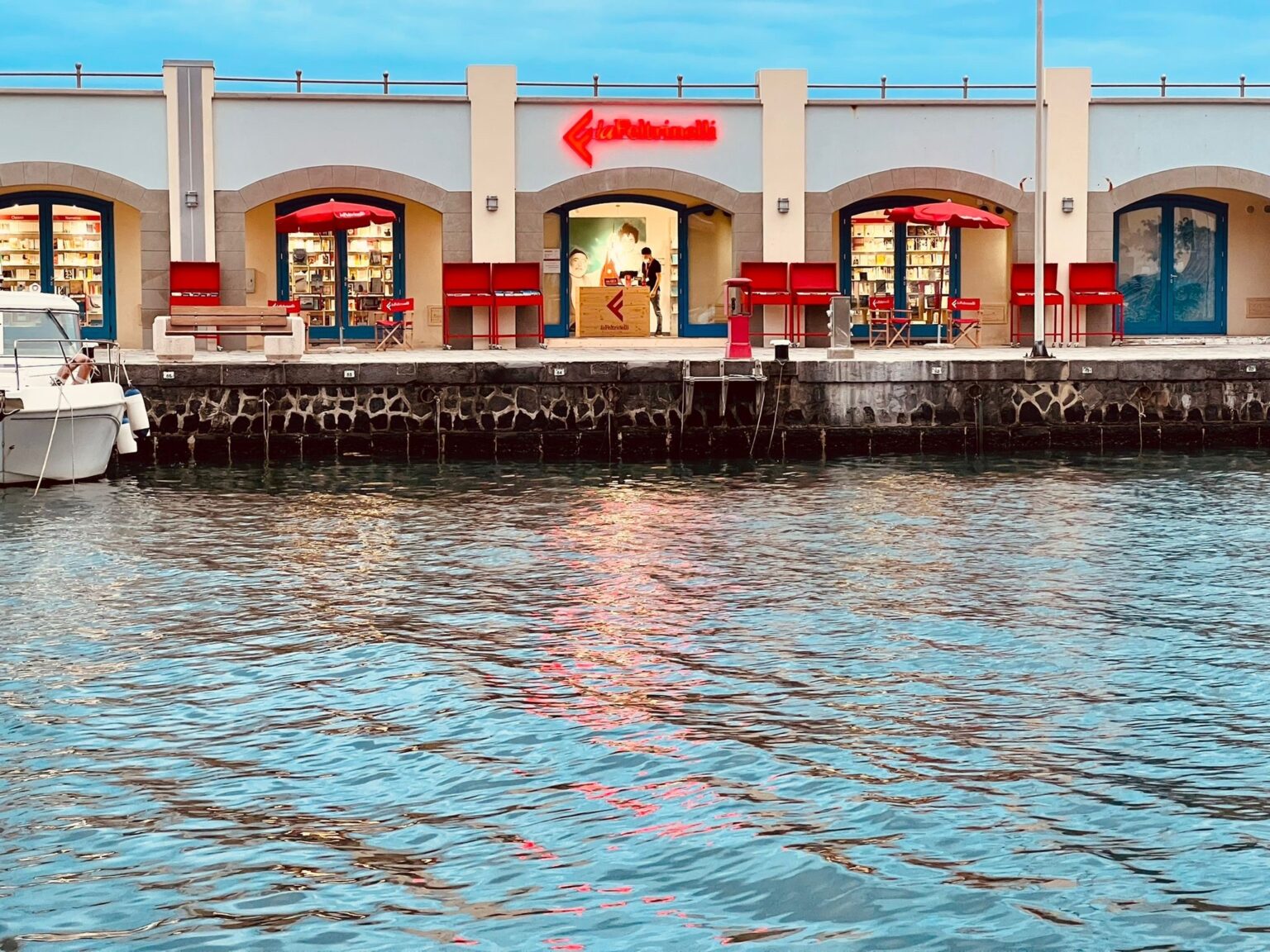 Molo Acciaroli, Feltrinelli