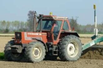 Trattore agricolo