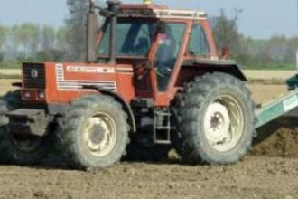 Trattore agricolo
