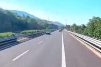 Auto contromano autostrada A2