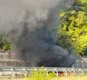 Auto in fiamme, A2
