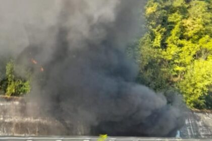 Auto in fiamme, A2