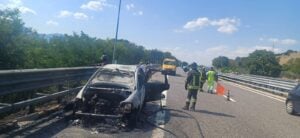 a2 auto in fiamme