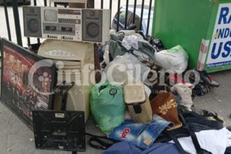 Eboli, indumenti abbandonati