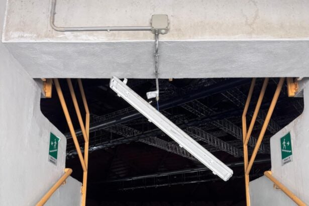 Palasele vandalizzato