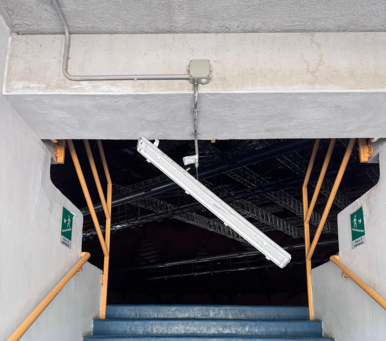Palasele vandalizzato
