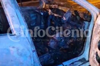 Capaccio, auto a fuoco