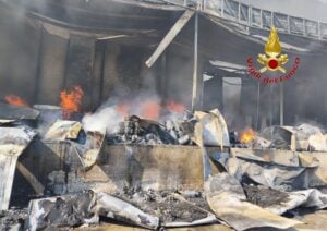 Incendio caseificio Battipaglia