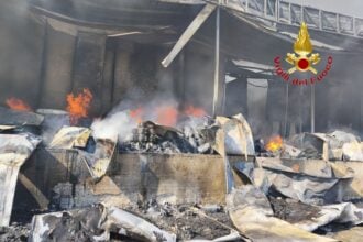 Incendio caseificio Battipaglia