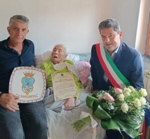 Roccagloriosa in festa per i 102 anni di Giovannina Valiante