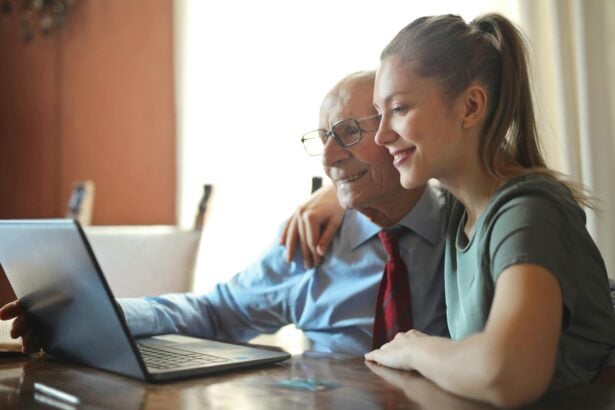 Nonne e nipote al pc