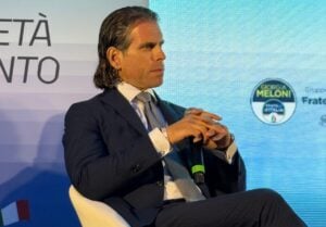 Il Cavaliere Domenico De Rosa a Spazio Sud: “Il Mezzogiorno non deve attendere il futuro, deve costruirlo. Meglio una persona in azienda che in coda ai sussidi.”