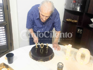 Eboli: 101 anni e una grande festa di compleanno per nonno Vito Iula