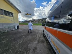 Atena Lucana, accusa malore in ufficio: 65enne trasferito in elisoccorso a Vallo della Lucania