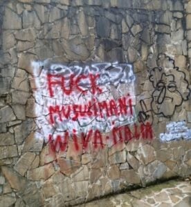Teggiano: scritta razzista sulla Fontana dell’Inverno