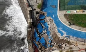 Crolla Muro di contenimento sul Lungomare di Salerno, danni al Pattinodromo