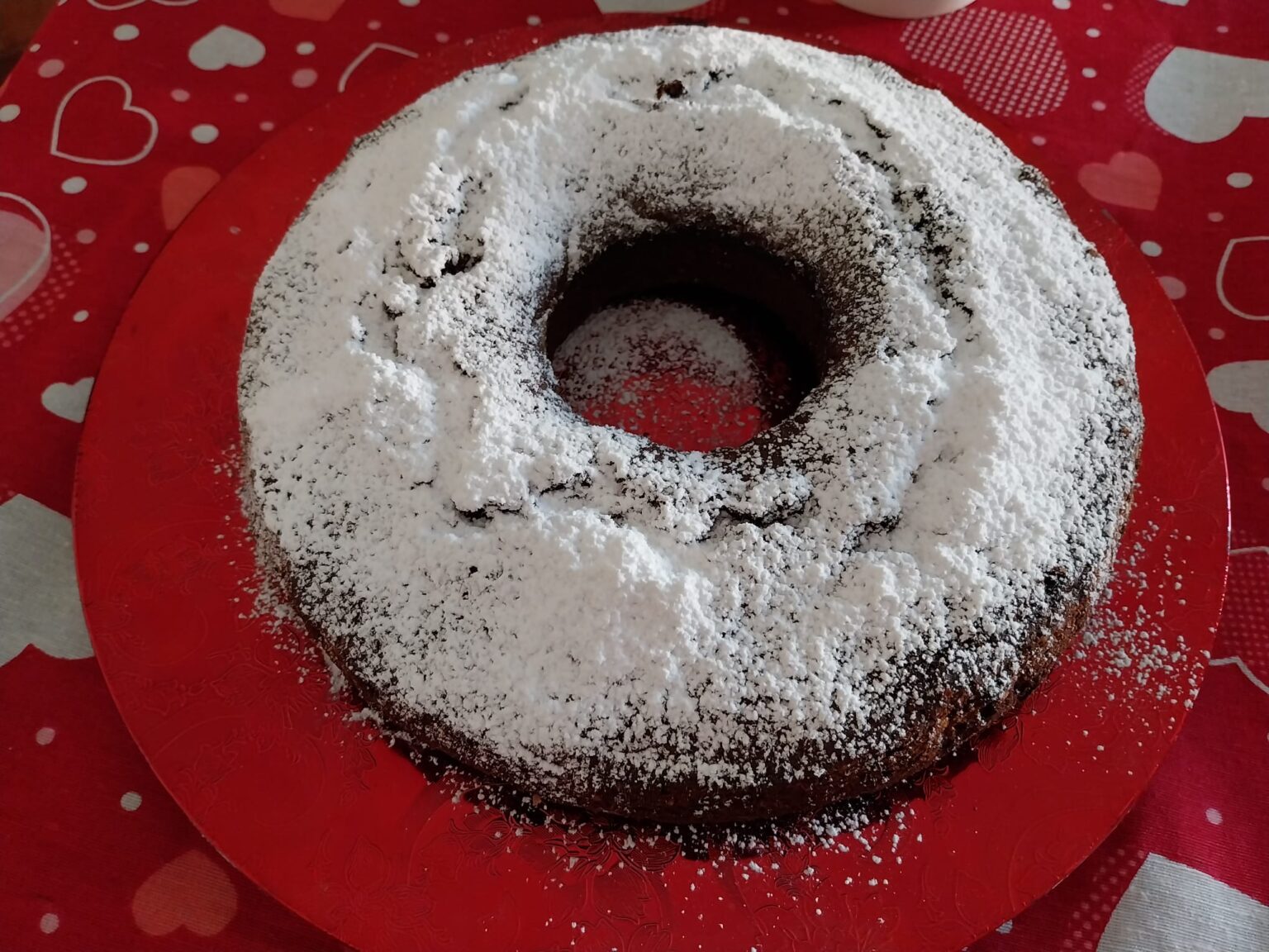Ciambellone cioccolato e nocciole