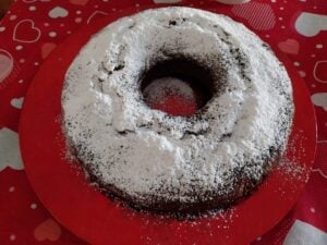 Ciambellone cioccolato e nocciole