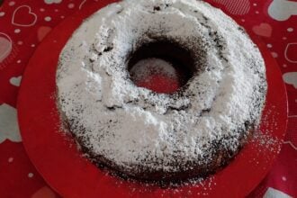 Ciambellone cioccolato e nocciole