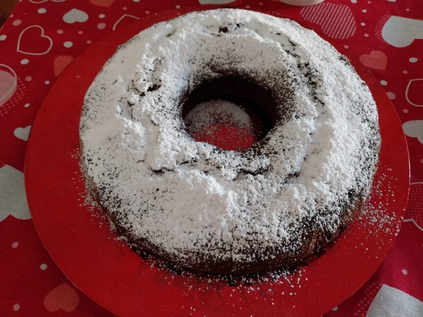Ciambellone cioccolato e nocciole