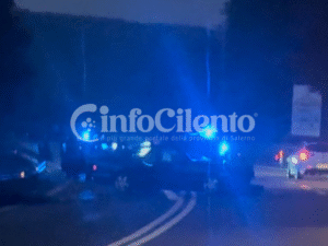 Nuovo incidente sulla Cilentana: Mercedes finisce contro il guardrail, un ferito
