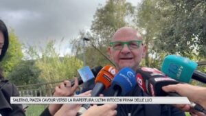 Salerno, piazza Cavour verso la riapertura: ultimi ritocchi prima delle luci