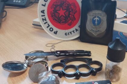 Sequestri scuola Battipaglia