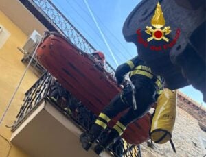Cardile, anziana cade in casa: i Vigili del Fuoco la salvano calandola dal balcone