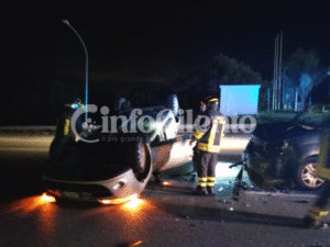Vallo della Lucania: scontro sulla Cilentana, auto si ribalta