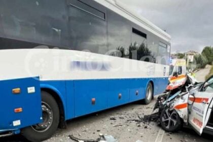 Incidente bus-automedica Corleto