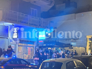 Eboli, doppia rissa in pieno centro: notte di caos in viale Amendola