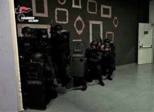 Esercitazione dei carabinieri a Salerno: simulato l’arresto di un mafioso