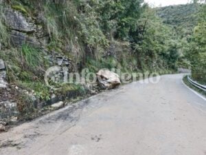 Ancora disagi sulla strada Lustra – Rutino. Frana nella notte