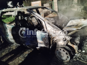 Fiamme sulla SS18 a Eboli: auto prende fuoco e il conducente fugge