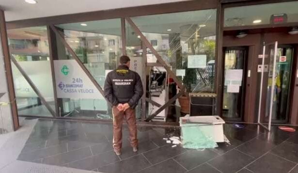 Salerno, Banca Credito Campania tentato furto