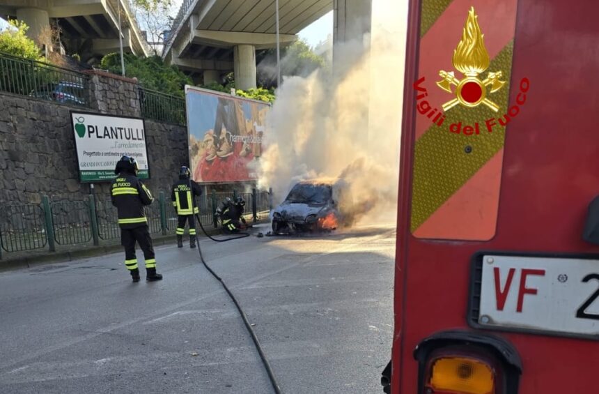 Incendio auto Salerno
