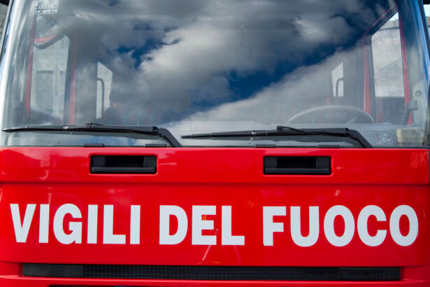 Paura a Pellezzano, incendio sul tetto della casa di cura La Quiete: pazienti evacuati e nessuna persona ferita