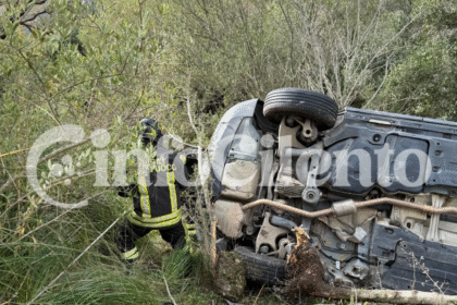 Casal Velino, auto fuori strada