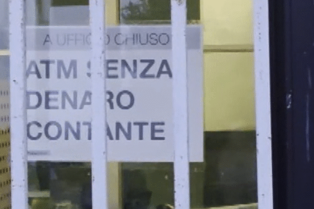 Sapri, sportello Bancomat senza contante