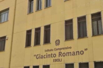 Eboli, scuola Giacinto Romano