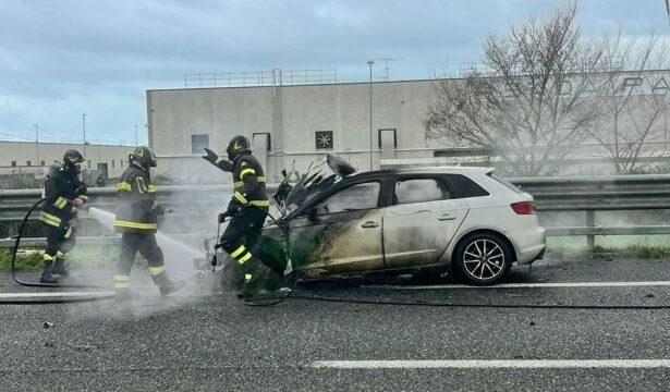 Auto a fuoco Pontecagnano