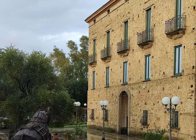 Ascea, Fondazione Alario
