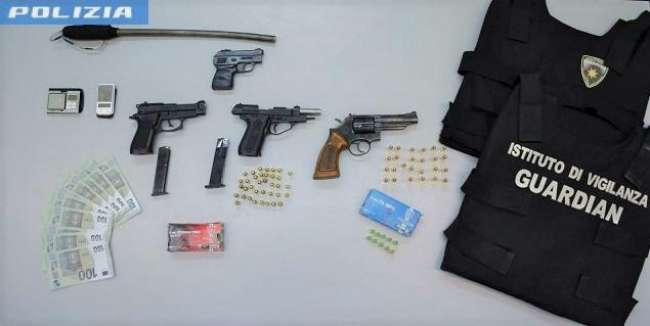 Polizia, sequestri