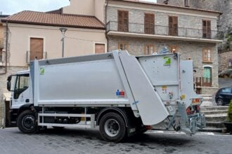 Roccadaspide, mezzo compattatore rifiuti