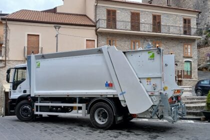 Roccadaspide, mezzo compattatore rifiuti